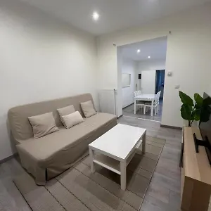 Appartement Confortable Avec Garage Premier Etage Sans Terrasse, Bruxelles